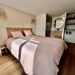 Pacis Renovee - Face -15 Pers - 5 Avec Sdb -terrasse & Bbq Sous Les Pins *