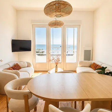 Villa Villa Pacis Renovee - Face Mer La Baule Hyper Centre -15 Pers - 5 Suites Avec Sdb -Terrasse & Bbq Sous Les Pins La Baule