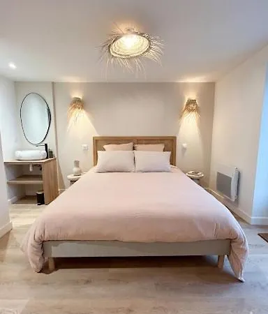 Villa Villa Pacis Renovee - Face Mer La Baule Hyper Centre -15 Pers - 5 Suites Avec Sdb -Terrasse & Bbq Sous Les Pins La Baule