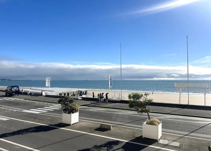 Pacis Renovee - Face -15 Pers - 5 Avec Sdb -terrasse & Bbq Sous Les Pins